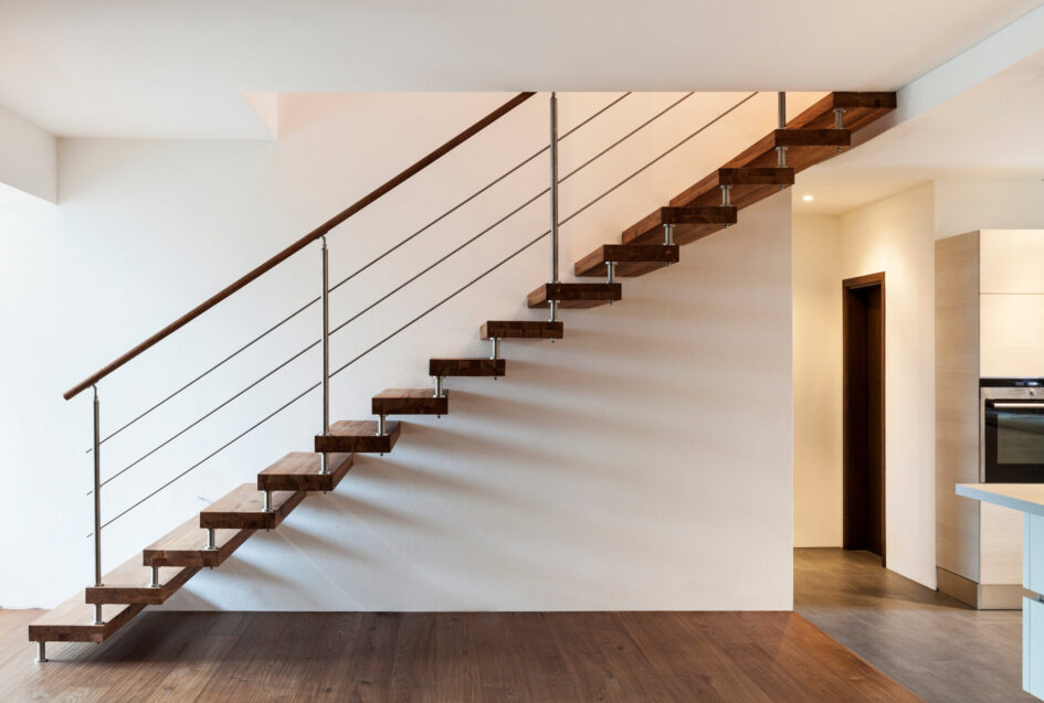 Schönes, modernes Loft, mit Blick auf die Treppe